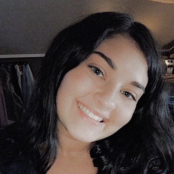 Meet your Posher, Alli - Picture 1 of 1